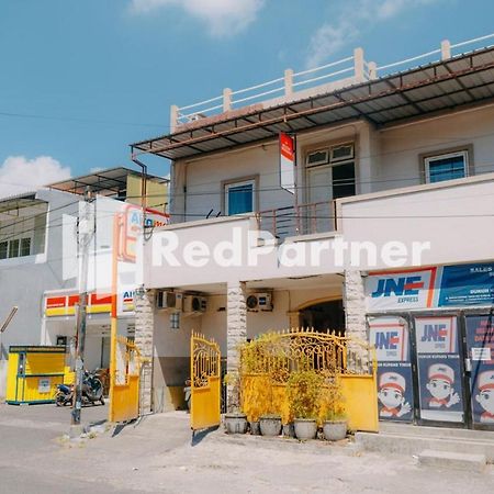 We Stay Residence Redpartner Surabaya Kültér fotó