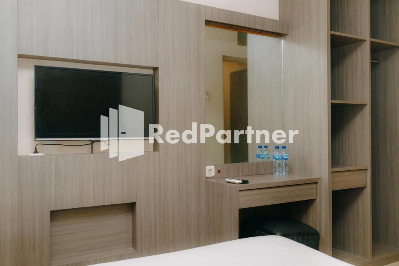 We Stay Residence Redpartner Surabaya Kültér fotó