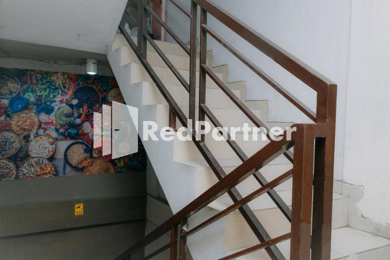 We Stay Residence Redpartner Surabaya Kültér fotó