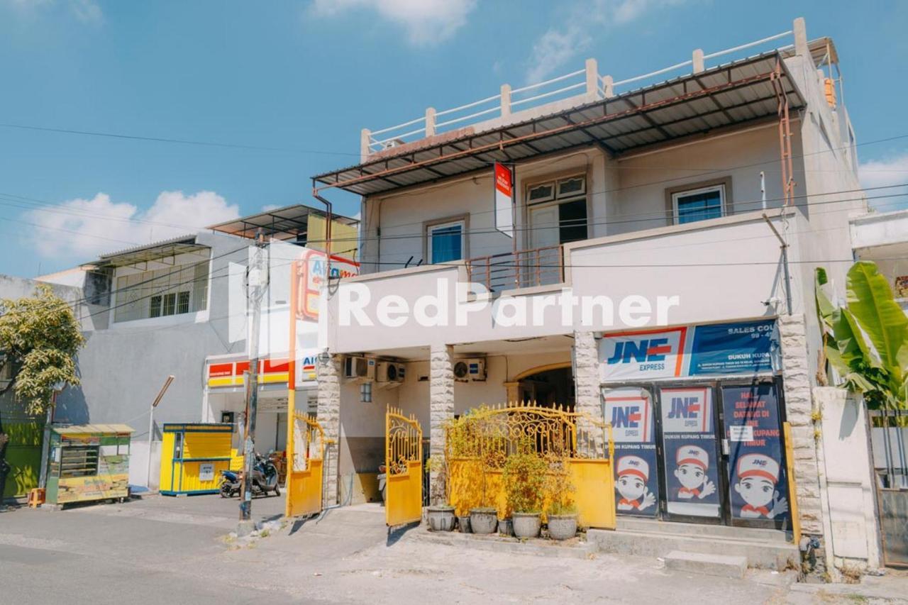 We Stay Residence Redpartner Surabaya Kültér fotó