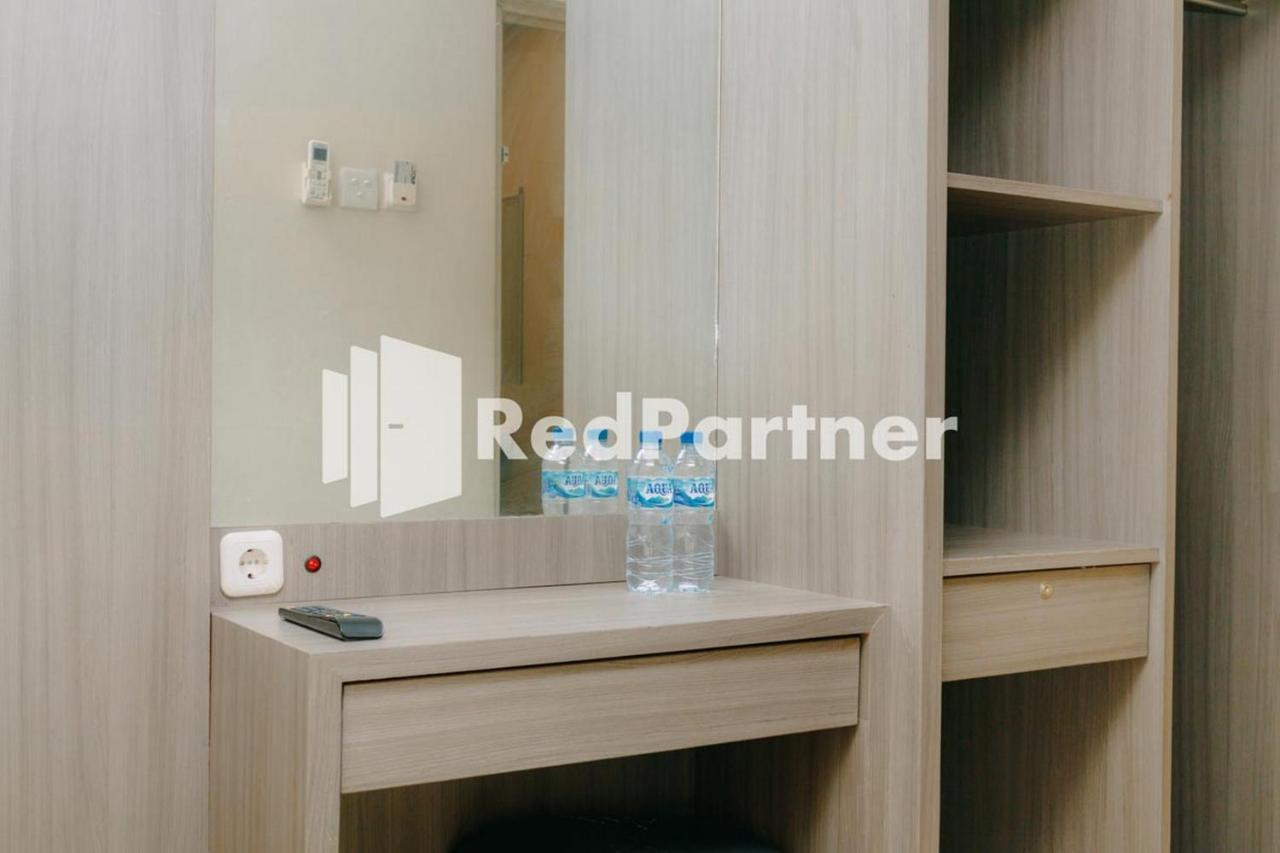 We Stay Residence Redpartner Surabaya Kültér fotó