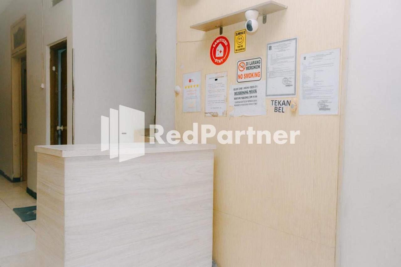 We Stay Residence Redpartner Surabaya Kültér fotó