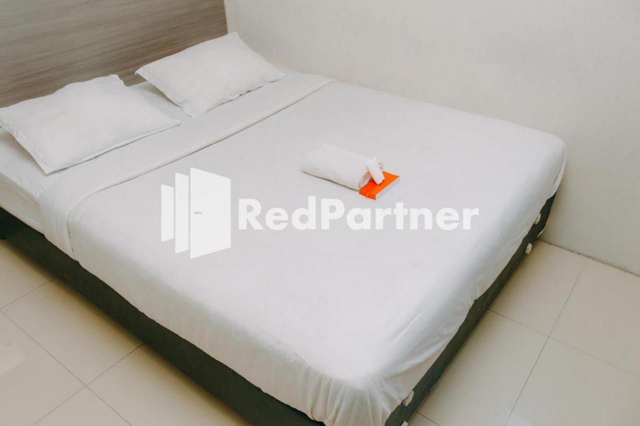 We Stay Residence Redpartner Surabaya Kültér fotó