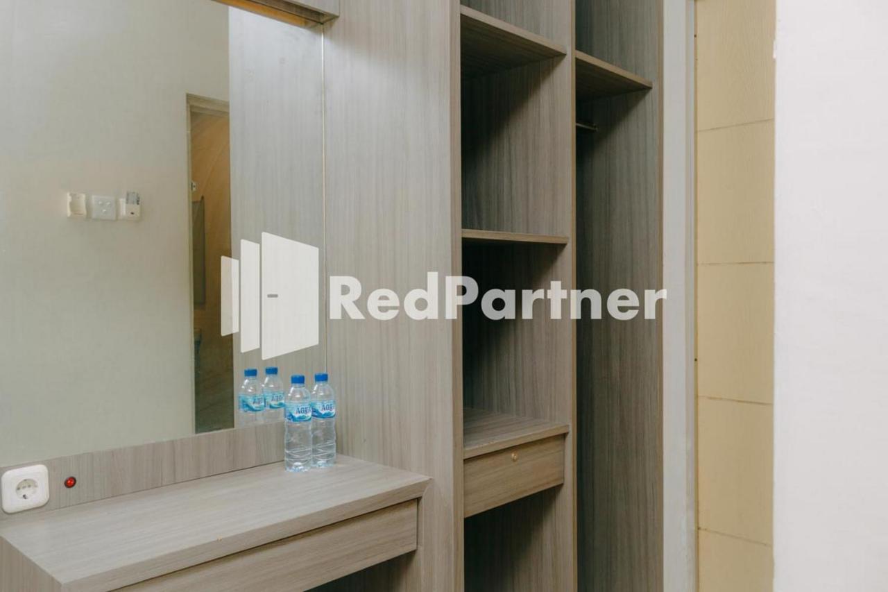 We Stay Residence Redpartner Surabaya Kültér fotó
