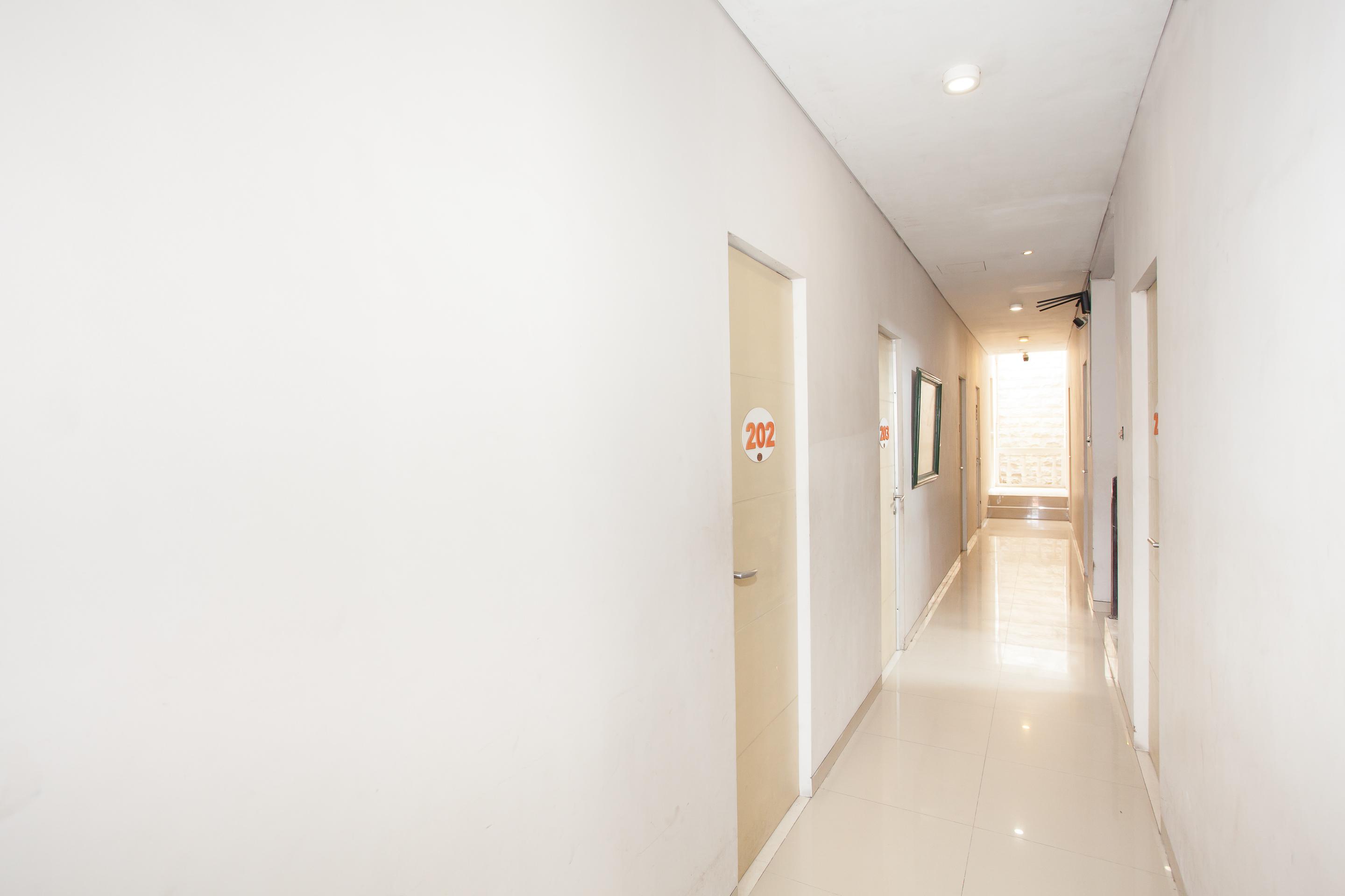 We Stay Residence Redpartner Surabaya Kültér fotó